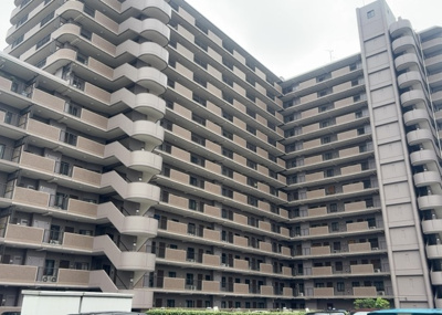 【構造・工法・仕様】 | モア・ステージ相模原・富士見 | ＲＣ造、Reinforced Concreteは直訳すると補強されたコンクリートです。主に柱や梁・床・壁が鉄筋とコンクリートで構成おり、鉄筋を組んだ型枠にコンクリートを流し込んで固めたものを指します。