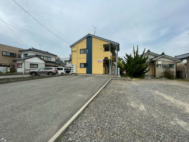  山形県酒田市　一棟アパート　の駐車場