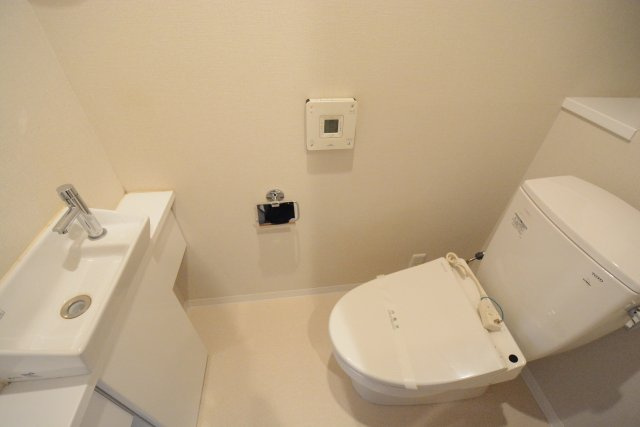ウォシュレット付きのトイレです♪