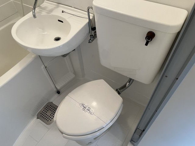 浴室内にトイレがあります！