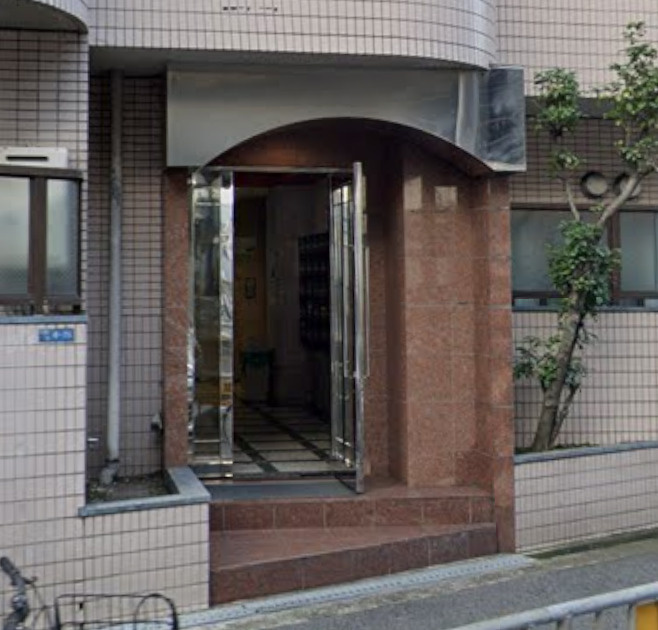 ラフォーレ助松のエントランス