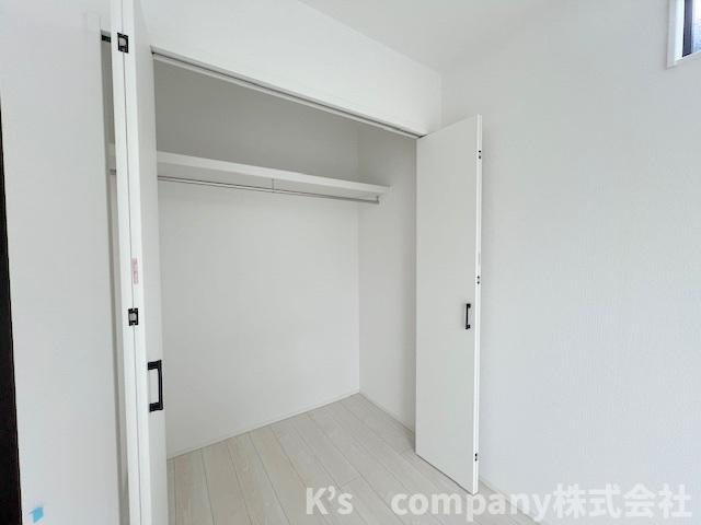 ◎茅ヶ崎市浜之郷　新築戸建の寝室|洋室6.5帖◇主寝室におすすめです◇バルコニーに出入りできるお部屋です◇