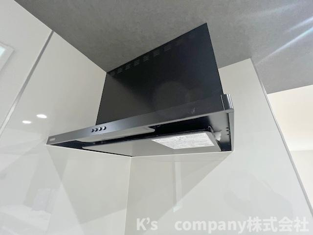 ◎茅ヶ崎市浜之郷　新築戸建のキッチン|三口ガスコンロでお料理の幅が広がります◇