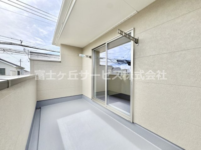 【バルコニー】 | 豊橋市高師町 59-2期 新築一戸建て 1号棟 | 陽当たり良好なバルコニーです
