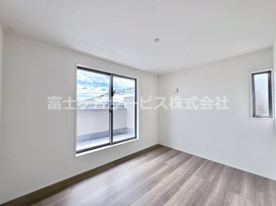 【寝室】 | 豊橋市高師町 59-2期 新築一戸建て 1号棟 | 寝室にいかがでしょうか