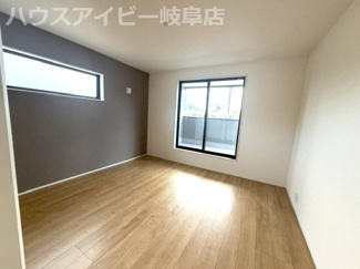 【洋室】 | 岐阜市中川原新築建売限定1邸！ゆったり19.6帖のリビングダイニング！収納豊富なお家！お車並列3台！ | 岐阜市中川原新築建売限定1邸！ゆったり19.6帖のリビングダイニング！収納豊富なお家！お車並列3台！