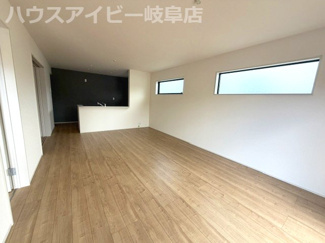【居間・リビング】 | 岐阜市中川原新築建売限定1邸！ゆったり19.6帖のリビングダイニング！収納豊富なお家！お車並列3台！ | 岐阜市中川原新築建売限定1邸！ゆったり19.6帖のリビングダイニング！収納豊富なお家！お車並列3台！