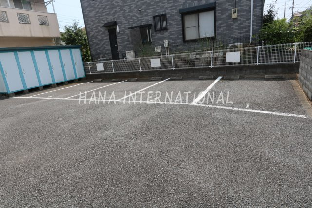 インフィールドの駐車場