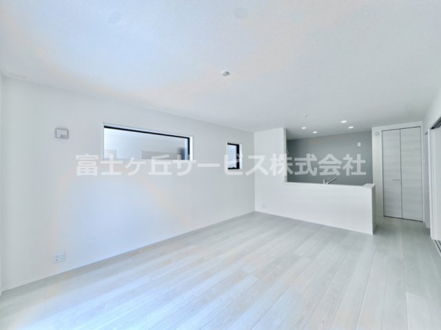 【居間・リビング】 | 豊橋市高師町 59-2期 新築一戸建て 2号棟 | ＬＤＫです