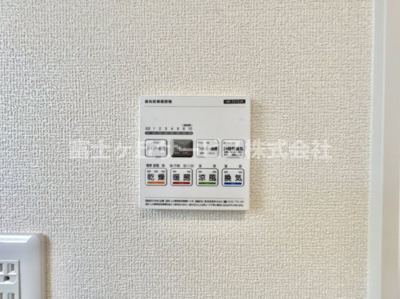 【冷暖房・空調設備】 | 豊橋市高師町 59-2期 新築一戸建て 2号棟 | 換気乾燥暖房機です
