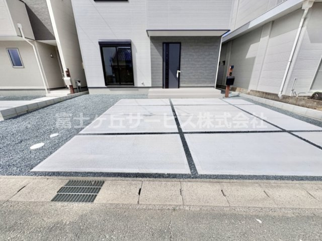 【駐車場】 | 豊橋市高師町 59-2期 新築一戸建て 2号棟 | カースペースがあります