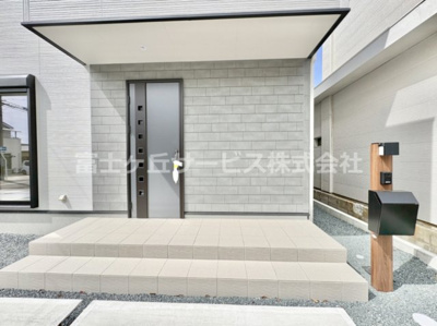 【エントランス】 | 豊橋市高師町 59-2期 新築一戸建て 2号棟 | エントランスです