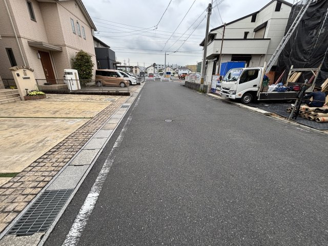 東海市富木島町新長口1番77『仲介手数料無料』新築戸建ての前面道路含む現地写真