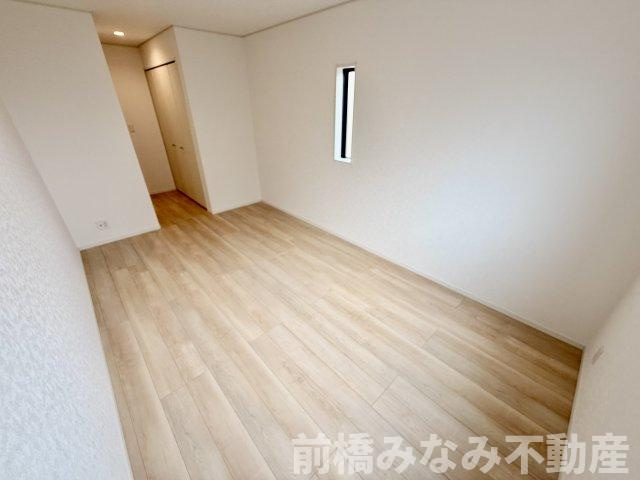 【新築平屋】高崎市金古町第16　４号棟(全４棟)　クレイドルガーデン　新築建売分譲の洋室|落ち着いた色調の洋室です