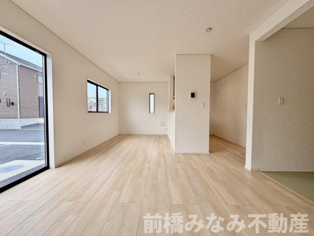 【新築平屋】高崎市金古町第16　４号棟(全４棟)　クレイドルガーデン　新築建売分譲の居間・リビング|ゆったりとした居間です