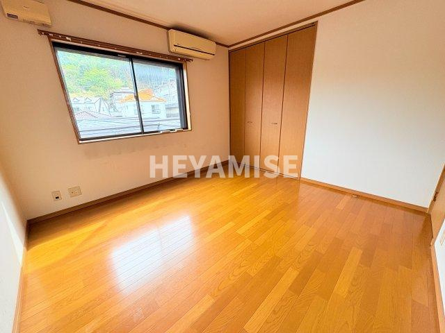 昭和3丁目戸建の洋室