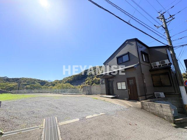 昭和3丁目戸建の駐車場