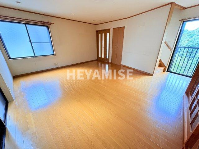 昭和3丁目戸建の居間・リビング