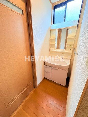 昭和3丁目戸建の独立洗面台