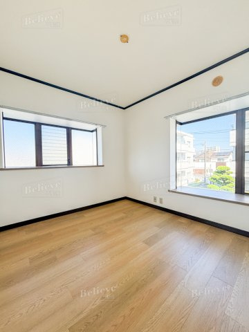 マンションアザレア A棟の寝室|風通しも良い寝室です☆