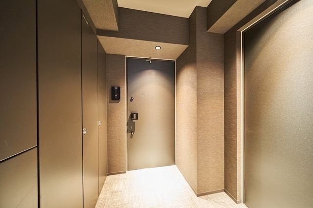クレヴィアリグゼ錦糸町の玄関|収納もある玄関です