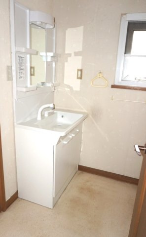 茂原市緑ヶ丘1　中古戸建の独立洗面台|4LDK 緑ヶ丘分譲地内 南西角地公道路 スーパーせんどう徒歩約11分 都市ガス上下水 駐車1台