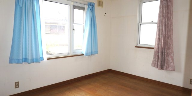茂原市緑ヶ丘1　中古戸建の洋室|4LDK 緑ヶ丘分譲地内 南西角地公道路 スーパーせんどう徒歩約11分 都市ガス上下水 駐車1台
