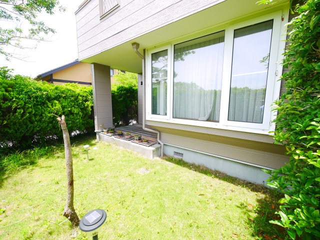 茂原市緑ヶ丘1　中古戸建の庭|4LDK 緑ヶ丘分譲地内 南西角地公道路 スーパーせんどう徒歩約11分 都市ガス上下水 駐車1台