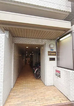 ＳＴビル鶯谷のエントランス