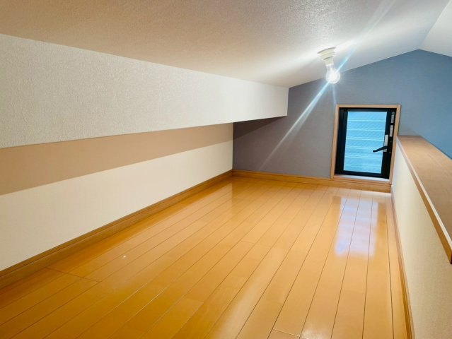 上鳥羽西浦町の洋室