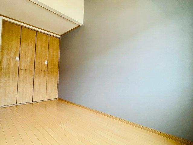 上鳥羽西浦町の洋室
