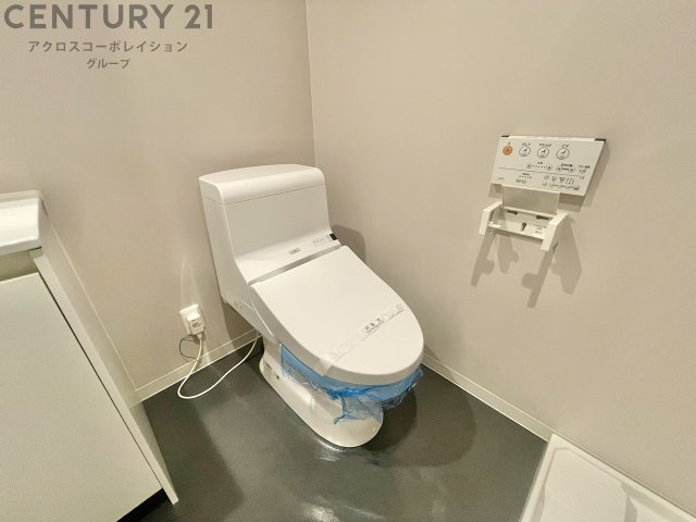 温水洗浄便座付きのトイレです♪