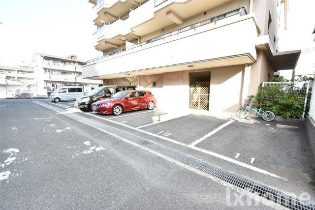 ラフォーレ・ウエストの駐車場|駐車場に車を止められます
