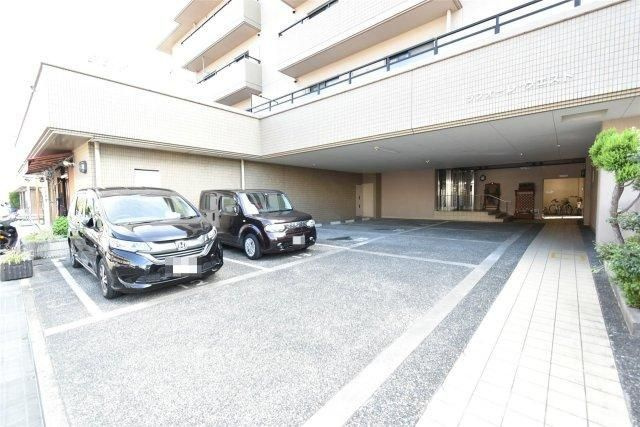 ラフォーレ・ウエストの駐車場|駐車場です
