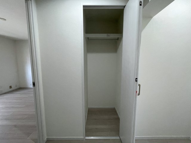 目の前通ったコトある人も多いはず。そう専用庭があって両面バルコニー。駅から平坦で両駅前のポテンシャル、何気に高いっす『セーズ和田町』リノベーションの収納|こまごまとしたものを収納できそうですね