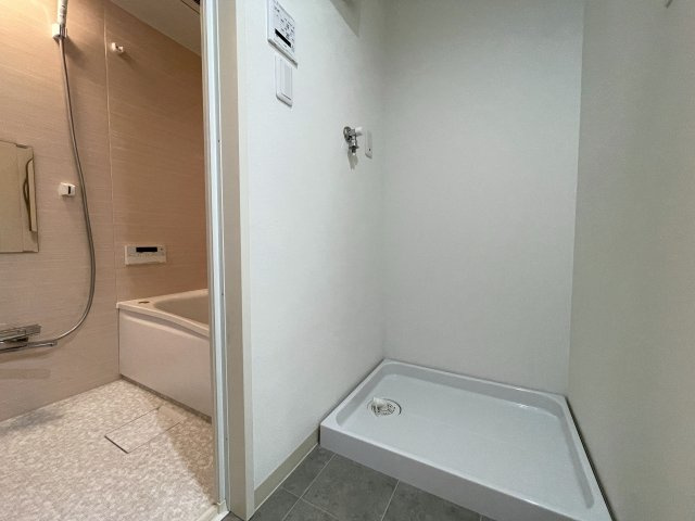 目の前通ったコトある人も多いはず。そう専用庭があって両面バルコニー。駅から平坦で両駅前のポテンシャル、何気に高いっす『セーズ和田町』リノベーションのランドリースペース