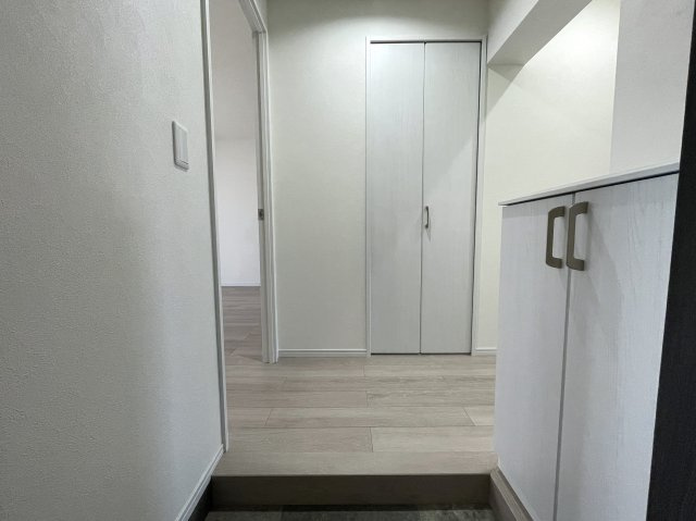 目の前通ったコトある人も多いはず。そう専用庭があって両面バルコニー。駅から平坦で両駅前のポテンシャル、何気に高いっす『セーズ和田町』リノベーションの玄関|毎日通る玄関はこちらです