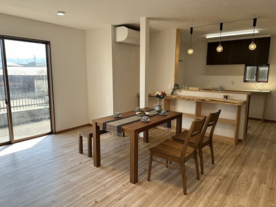 【居間・リビング】 | 下諏訪町西四王 中古住宅⑥ | LDK