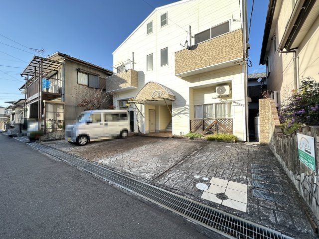 シーズの駐車場