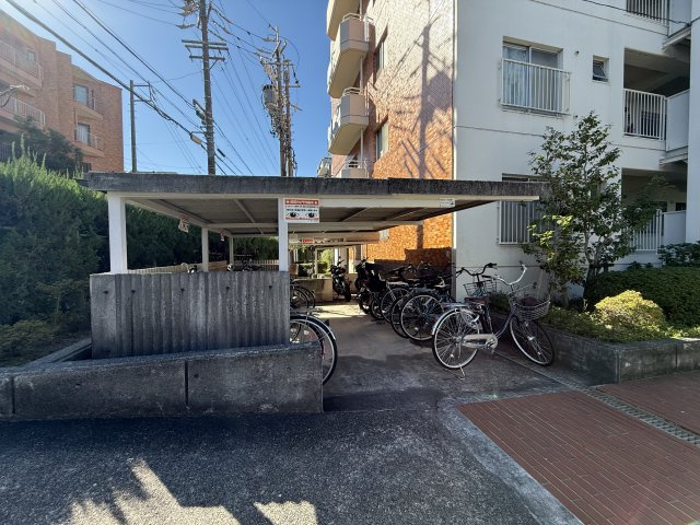 コープ野村八事の駐車場