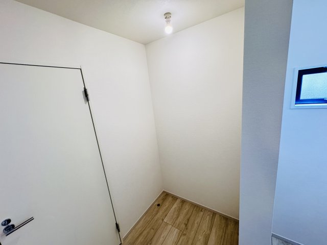 松戸市二ツ木新築戸建【幸谷小学校：4分】の脱衣所|脱衣所収納スペース