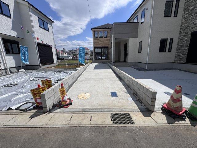 松戸市二ツ木新築戸建【幸谷小学校：4分】の駐車場|3号棟駐車スペース・縦列2台駐車可