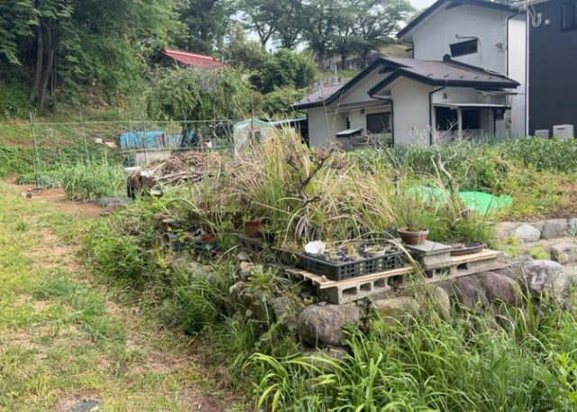 【外観】 | 土地の形が極端に長細かったり、狭小地、あるいは道路との高低差がある傾斜地だった場合、後々売ろうとしても買い手がつかない場合もあります。後々、売却することになった時に価値の下がらない土地を選びましょう。