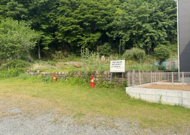 【外観】 | 隣家の土地はどうなっているのか、生活利便施設が近くにあるのか、学校まで近いかなど、お客様のライフスタイルにあわせたイメージが重要です。また、近くにあると困る施設が近くにないかも確認するといいでしょう。