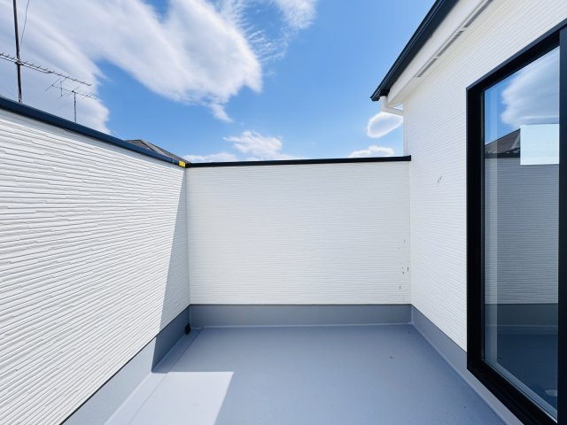 松戸市二ツ木新築戸建【幸谷小学校：4分】のバルコニー|2Fルーフバルコニー