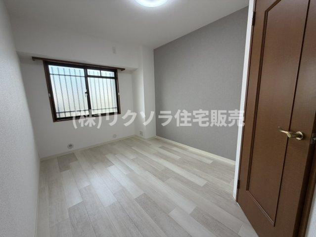 交野中央グリーンマンションの寝室|洋室6.0帖
■物件内覧・資金計画相談・住宅ローン相談、リフォーム相談、お問合せ受付中■
※当日・翌日のご内覧、ご相談はお電話でのお問合せがスムーズです！