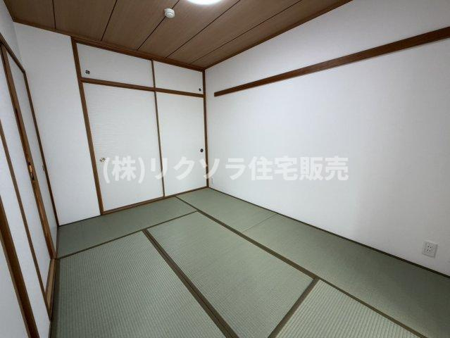 交野中央グリーンマンションの和室|和室6.0帖
■物件内覧・資金計画相談・住宅ローン相談、リフォーム相談、お問合せ受付中■
※当日・翌日のご内覧、ご相談はお電話でのお問合せがスムーズです！