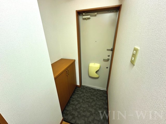 ブロードタウン神野 Cの玄関