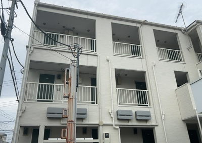 【外観】 | カーサ・アレグリア | 土地の前の道路に消火栓が設置されていることがあります。この場合、道路交通法第45条第1項により、駐車禁止の場所が指定されています。そのため、車庫などの駐車スペースをつくることができない場合があります。