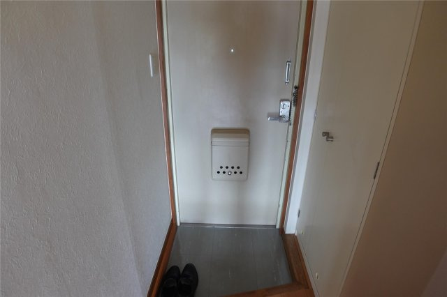 【玄関】サンパレスシカマ